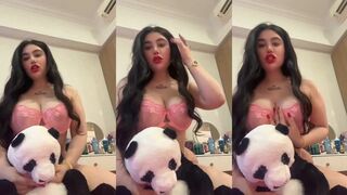 مقطع ساخن انجي خوري ويا الدبدوب Angie khoury